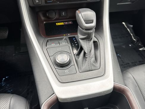 Used 2022 Toyota RAV4 Limited image 23