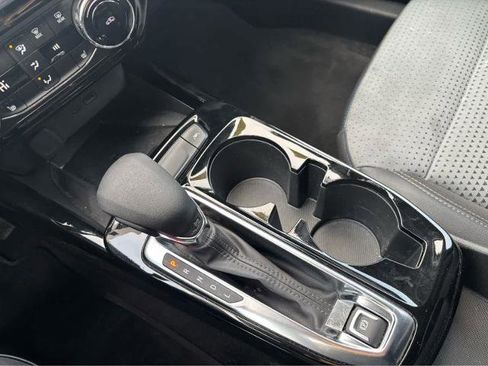 Used 2024 Chevrolet Trax LT w/ Sunroof Package image 19