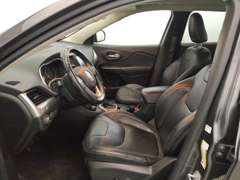 Used 2014 Jeep Cherokee Trailhawk w/ Comfort/Convenience Group AWD/4WD image 17