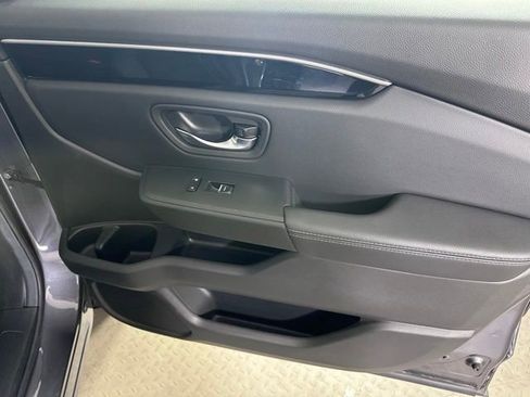 Used 2025 Honda Pilot Touring image 9