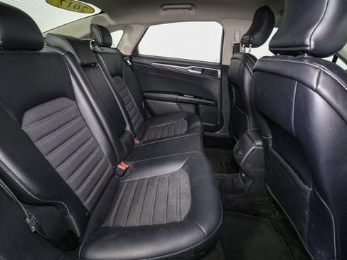 Used 2017 Ford Fusion SE w/ Equipment Group 201A image 18