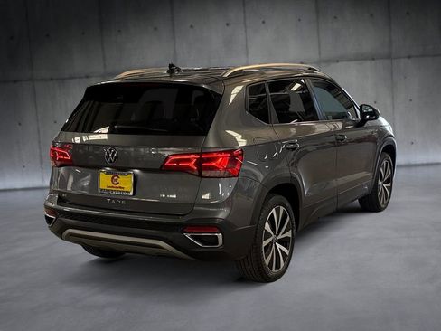 Used 2024 Volkswagen Taos SE image 5