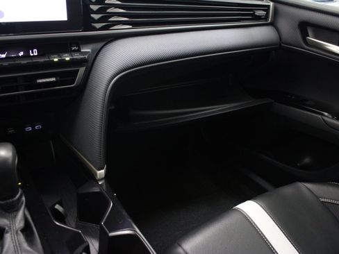 Used 2025 Toyota Camry SE w/ Convenience Package FWD image 21