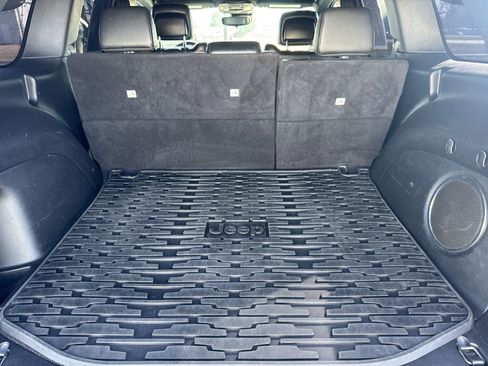 Used 2021 Jeep Grand Cherokee Laredo X image 24