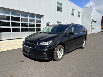 Used 2023 Chrysler Pacifica Touring-L