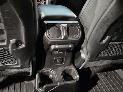 Used 2023 Jeep Gladiator Mojave image 36