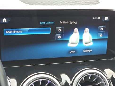 Used 2023 Mercedes-Benz GLB 250 4MATIC w/ Premium Package image 5