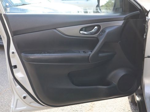 Used 2016 Nissan Rogue S image 7