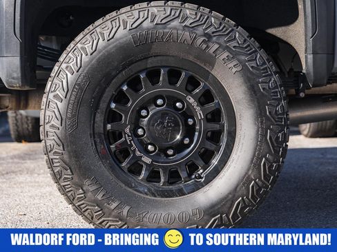 Used 2024 GMC Sierra 2500 AT4X w/ AT4X AEV Edition image 26