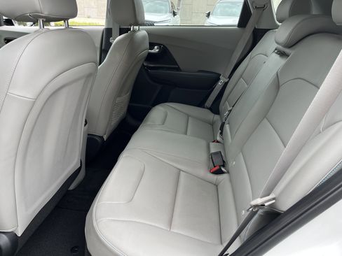 Used 2022 Kia Niro EX Premium FWD image 17