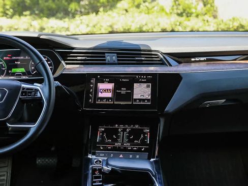 Used 2022 Audi e-tron Premium AWD/4WD image 12
