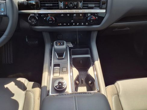 New 2026 Nissan Pathfinder SL AWD/4WD image 10