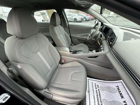 Used 2024 Hyundai Elantra SE FWD image 24