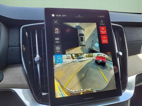 Used 2025 Volvo XC90 T8 Plus w/ Protection Package Premier image 30