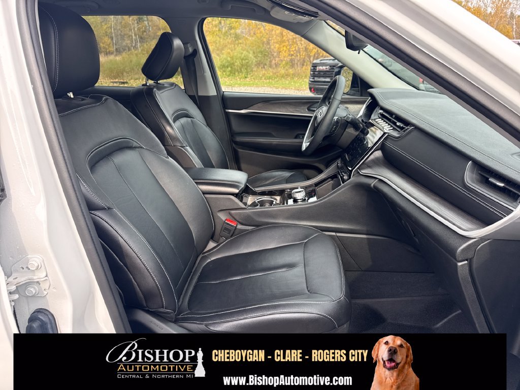 Used 2023 Jeep Grand Cherokee Limited AWD/4WD image 18