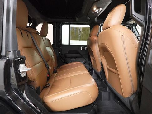 Used 2023 Jeep Wrangler Unlimited Sahara w/ Cold Weather Group image 17