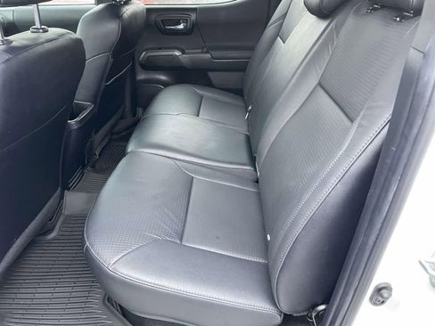 Used 2022 Toyota Tacoma TRD Off-Road w/ TRD Premium Off Road Package image 23