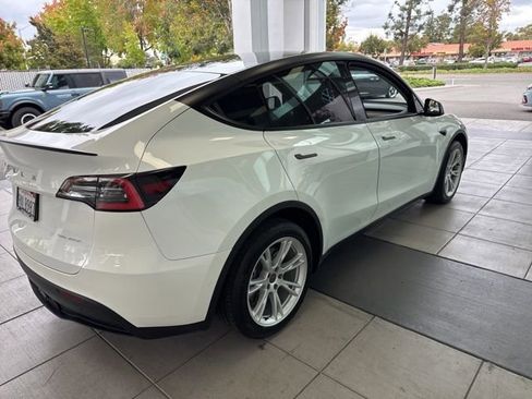 Used 2020 Tesla Model Y Long Range image 4