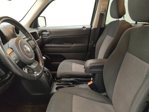 Used 2014 Jeep Patriot Latitude AWD/4WD image 17