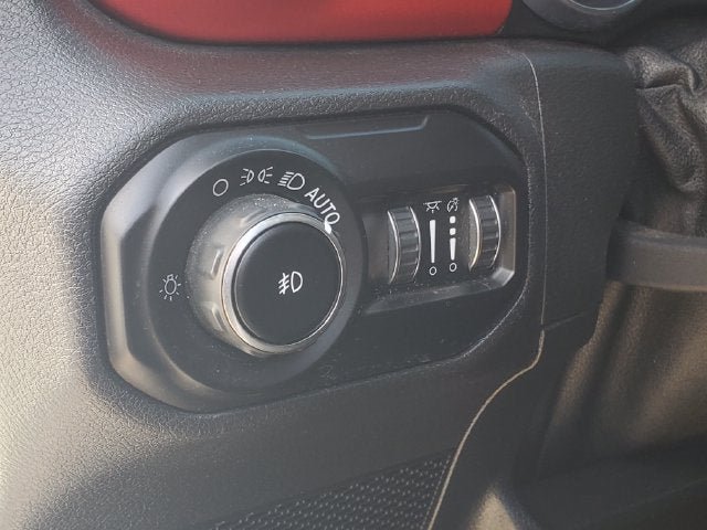 Used 2020 Jeep Wrangler Unlimited Rubicon w/ Dual Top Group AWD/4WD image 7