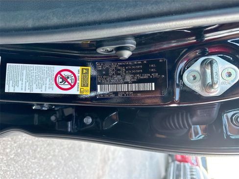 Used 2017 Toyota Highlander Limited Platinum image 32