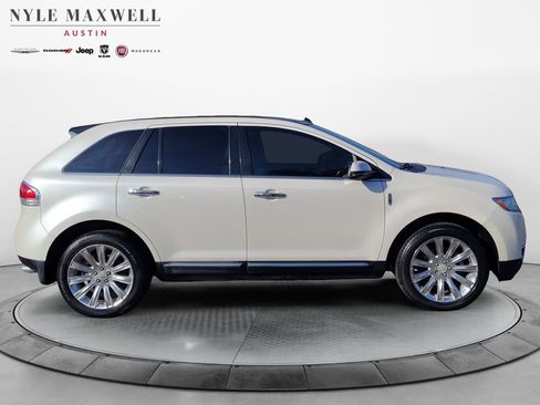 Used 2013 Lincoln MKX FWD image 16