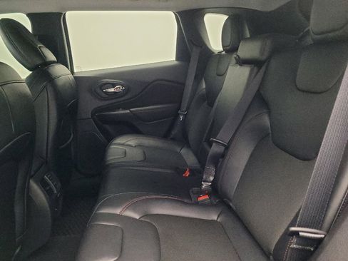 Used 2022 Jeep Cherokee Trailhawk image 18