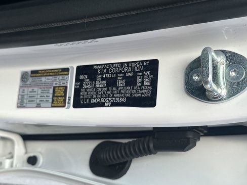 Used 2025 Kia Sportage LX FWD image 22