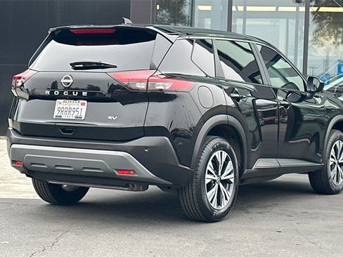 Used 2023 Nissan Rogue SV image 6