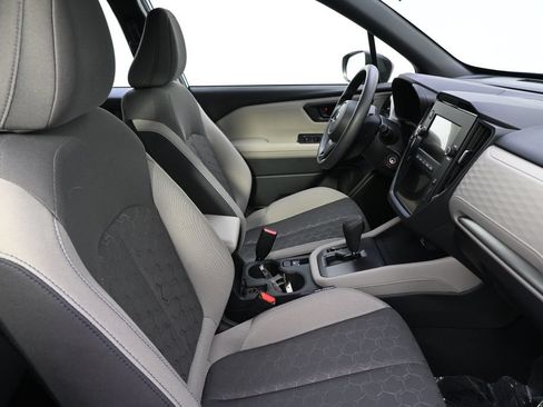 Used 2025 Subaru Forester AWD/4WD image 16