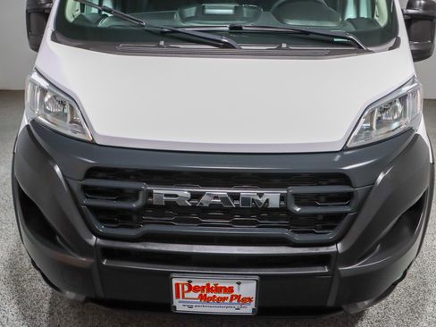 Used 2024 RAM ProMaster 2500 w/ Convenience Group FWD image 4