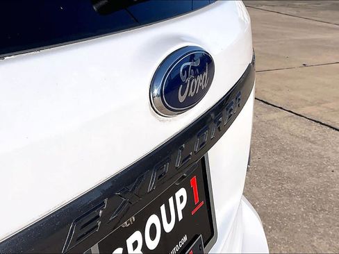 Used 2015 Ford Explorer XLT w/ Equipment Group 202A image 28