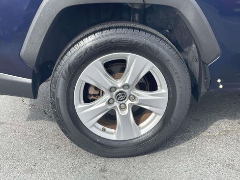 Used 2019 Toyota RAV4 XLE w/ Convenience Package image 7