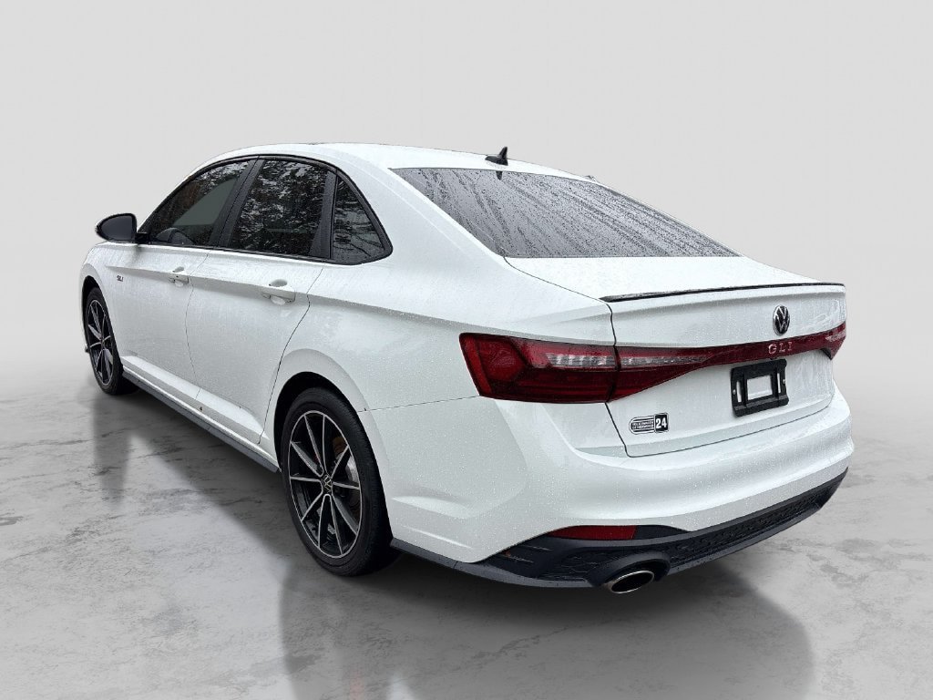 Used 2025 Volkswagen Jetta GLI Autobahn FWD image 3
