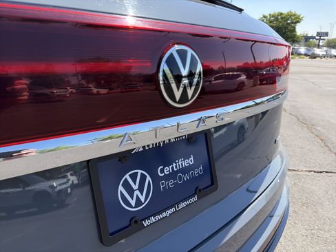 Certified 2024 Volkswagen Atlas Cross Sport SEL R-Line AWD/4WD image 33
