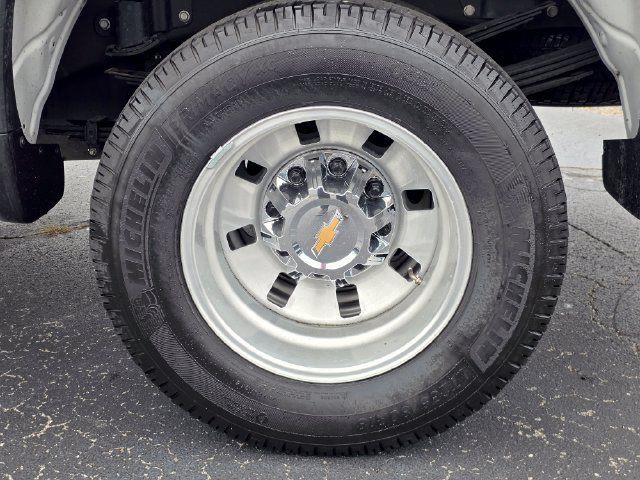 Used 2025 Chevrolet Silverado 3500 LT w/ Safety Package AWD/4WD image 9
