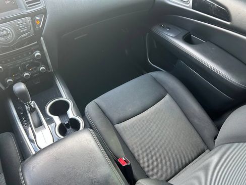 Used 2020 Nissan Pathfinder S FWD image 11