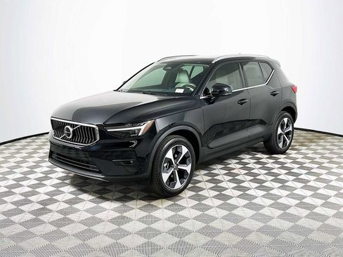Certified 2025 Volvo XC40 B5 Plus w/ Protection Package Premier image 3