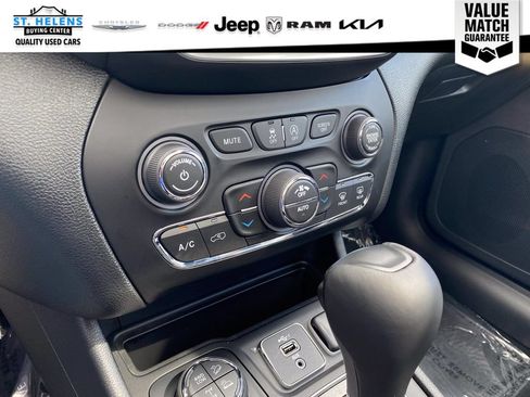 Used 2022 Jeep Cherokee Trailhawk w/ Sun, Sound & Nav Group AWD/4WD image 25