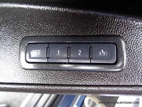 Used 2017 GMC Yukon SLT image 11