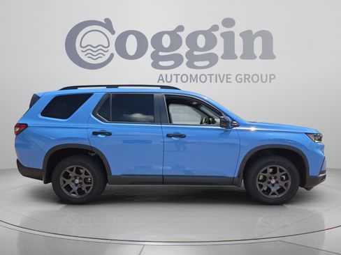 Certified 2025 Honda Pilot TrailSport image 6