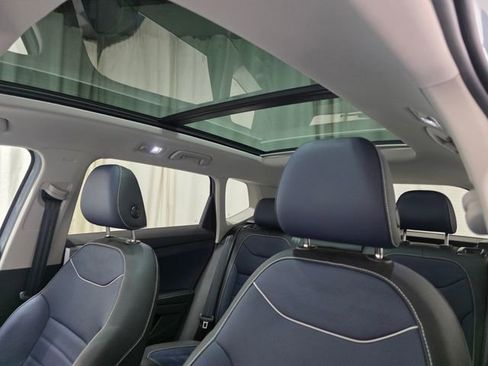 Used 2025 Volkswagen Taos SEL image 25