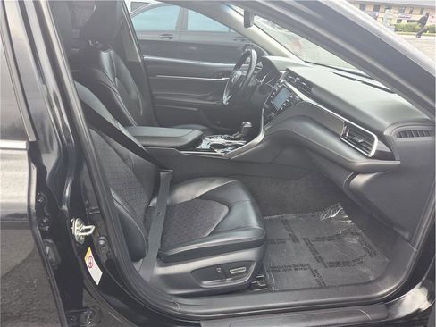 Used 2018 Toyota Camry XSE image 25