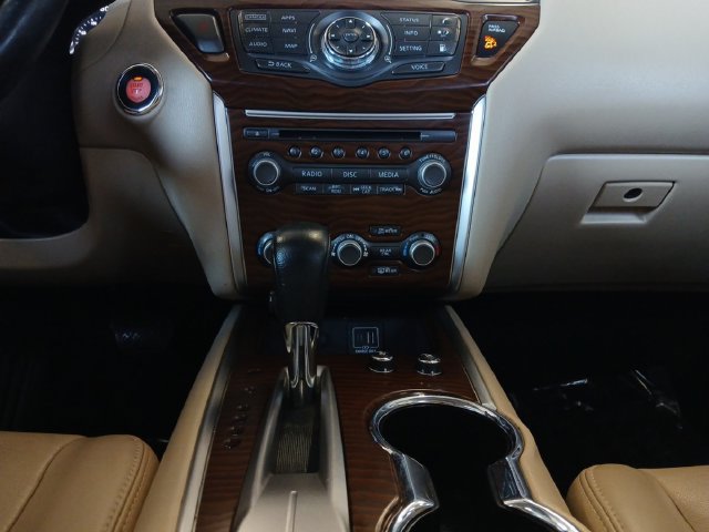 Used 2020 Nissan Pathfinder Platinum FWD image 4