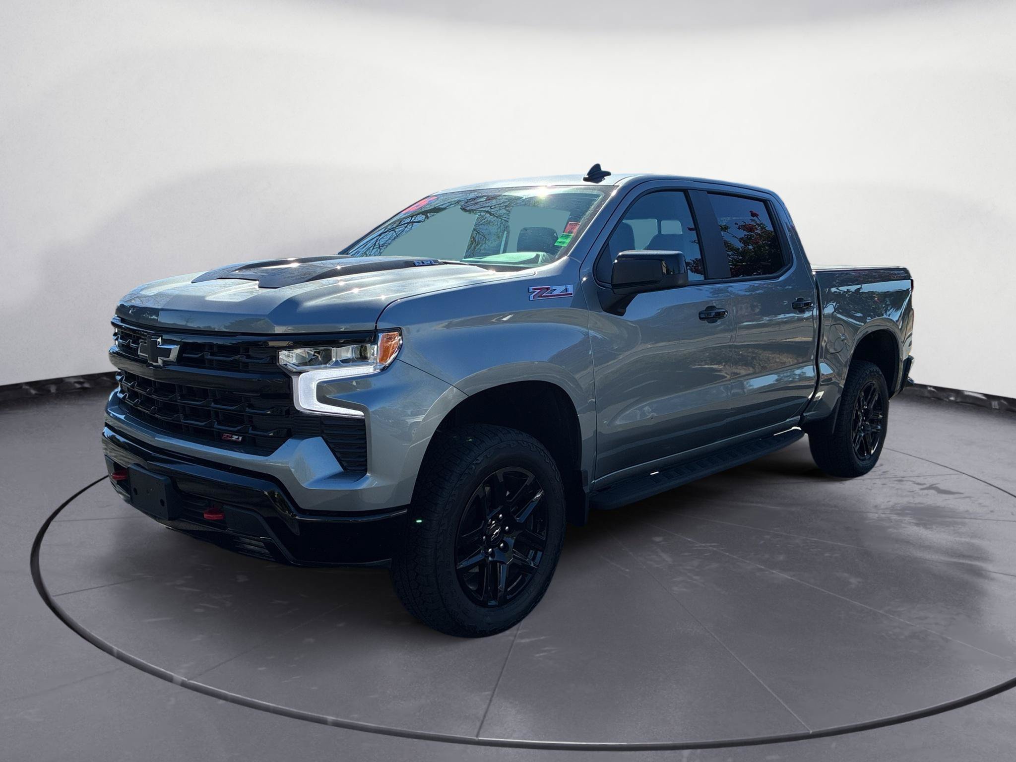 Used 2025 Chevrolet Silverado 1500 LT Trail Boss w/ Convenience Package II AWD/4WD image 3