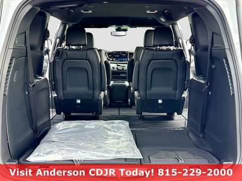 New 2026 Chrysler Pacifica Select FWD image 7