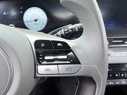 Used 2024 Hyundai Elantra SEL image 14