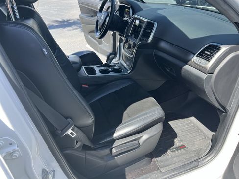 Used 2018 Jeep Grand Cherokee Altitude RWD image 34