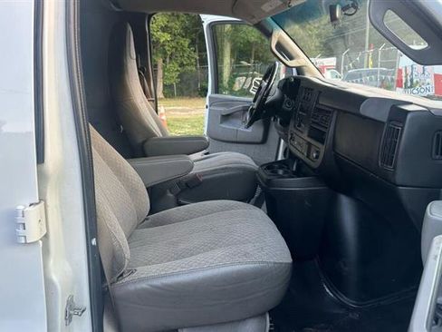 Used 2017 Chevrolet Express 2500 image 19
