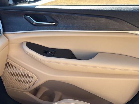 New 2025 Jeep Grand Cherokee Limited w/ Black Appearance Package image 21